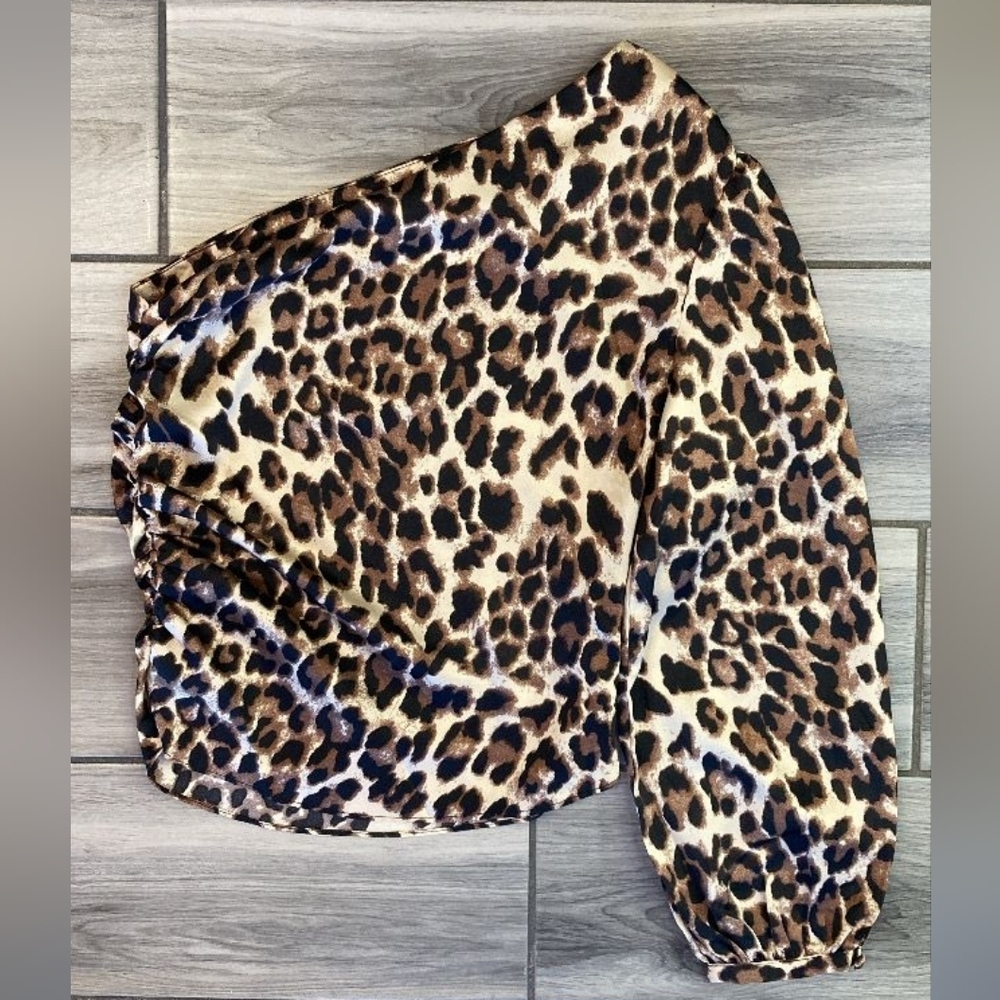 Leopard Print One-Shoulder Top